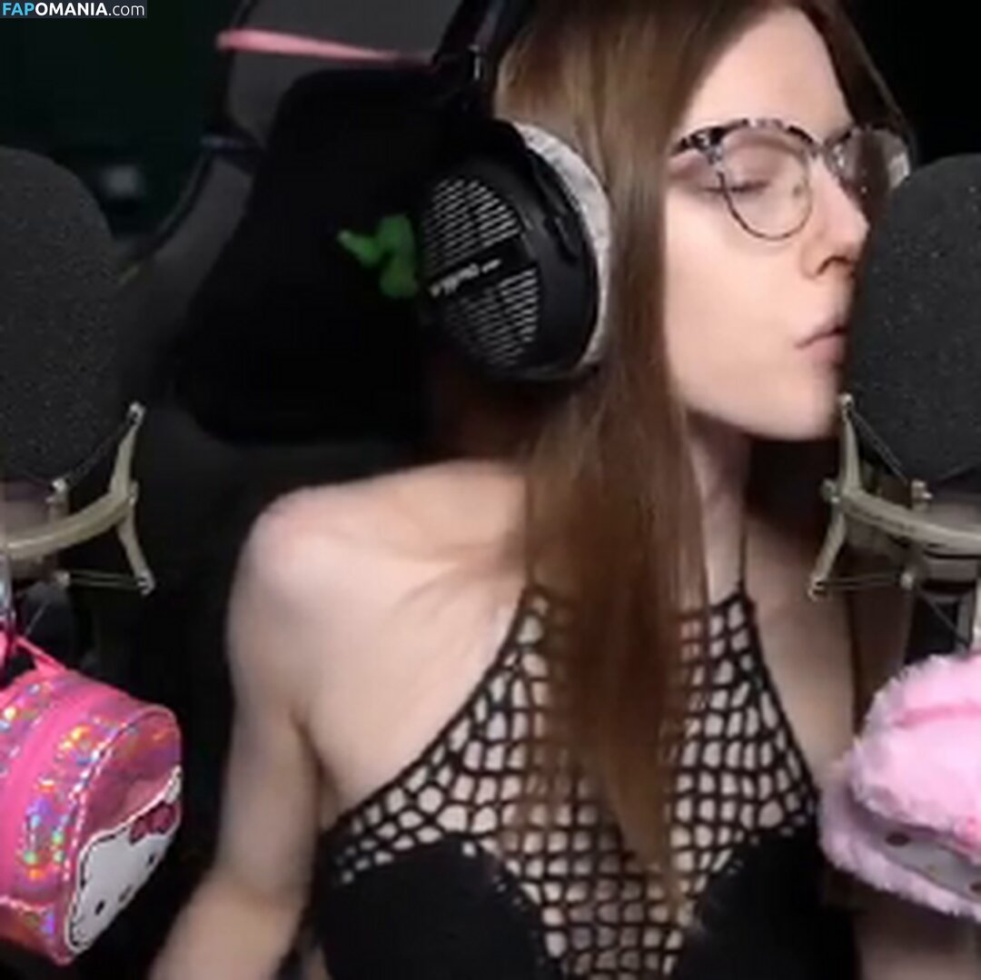 Vulture Vautour ASMR / vulture_vee Nude OnlyFans  Leaked Photo #1