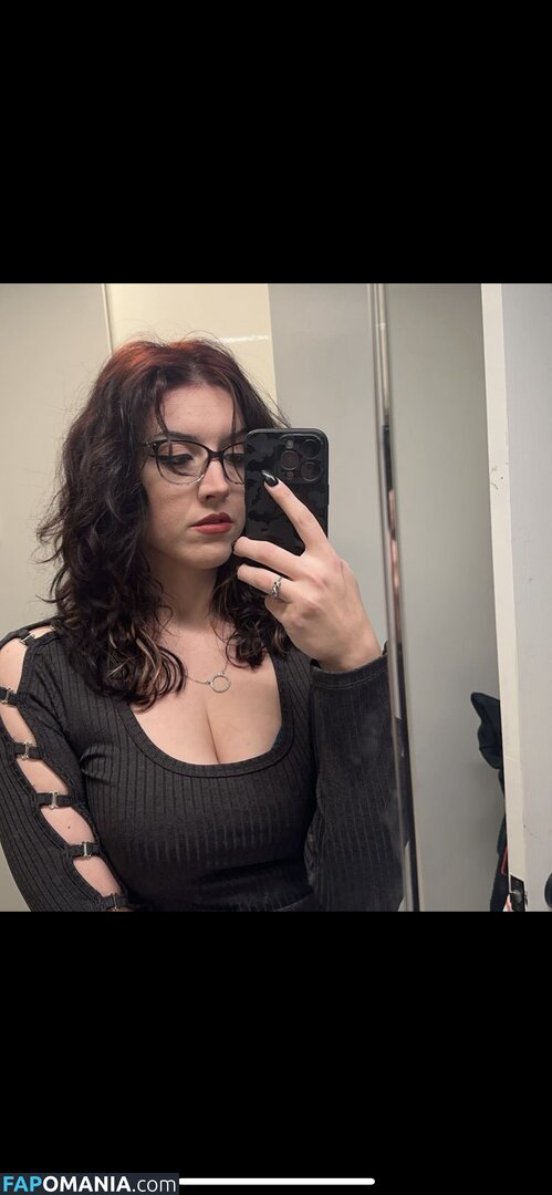 Wetsneakers / vstyle83 Nude OnlyFans  Leaked Photo #1