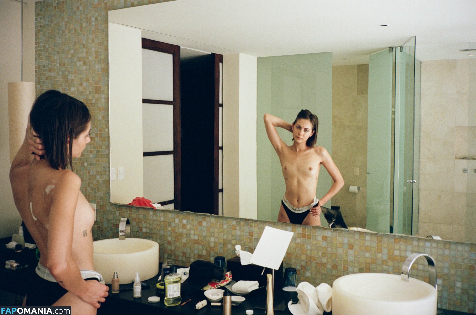 Willa Holland / willaholland Nude OnlyFans  Leaked Photo #1