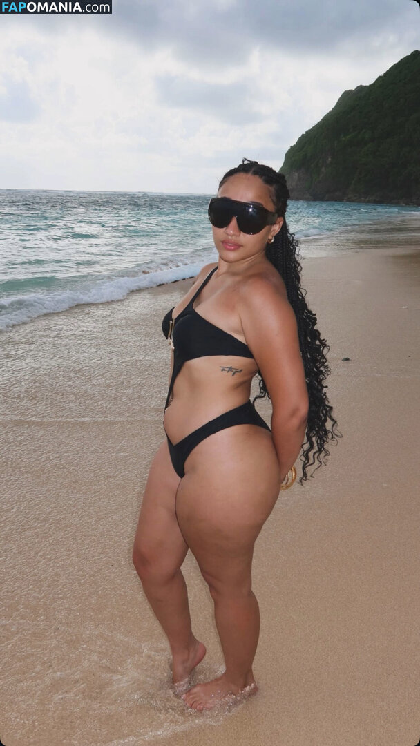 Keepingup.wityami / Yamile Duran Nude OnlyFans  Leaked Photo #1