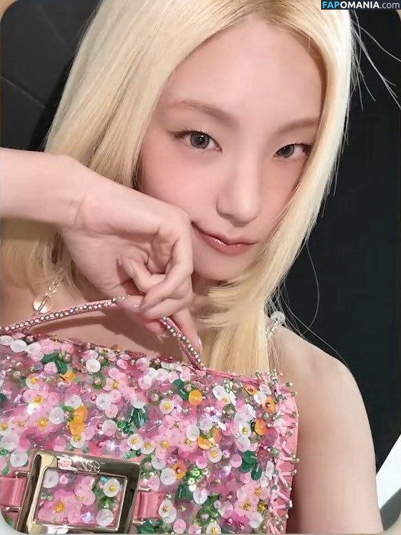 Hwang Ye-ji / ITZY (예지 / Yeji / yezyizhere Nude OnlyFans  Leaked Photo #18