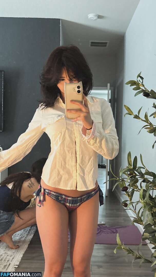 Yukiifoxx / Zelly Nude OnlyFans  Leaked Photo #1