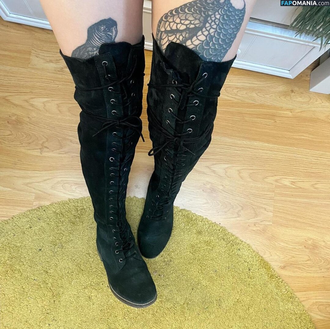 Yvette Young / yvetteyoung Nude OnlyFans  Leaked Photo #2