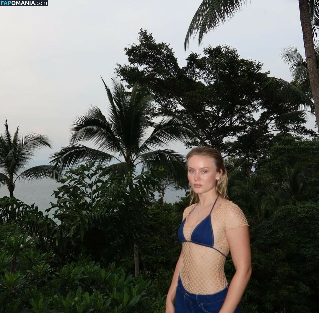 Zara Larsson Nude Leaked Photo #391