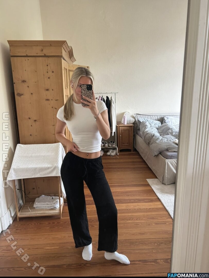 Zarah Ellen / zarah.ellen / zarah_eln Nude OnlyFans  Leaked Photo #1