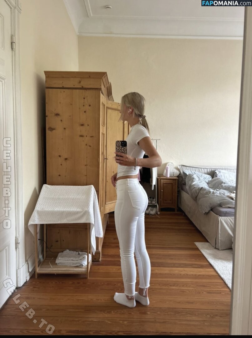 Zarah Ellen / zarah.ellen / zarah_eln Nude OnlyFans  Leaked Photo #4