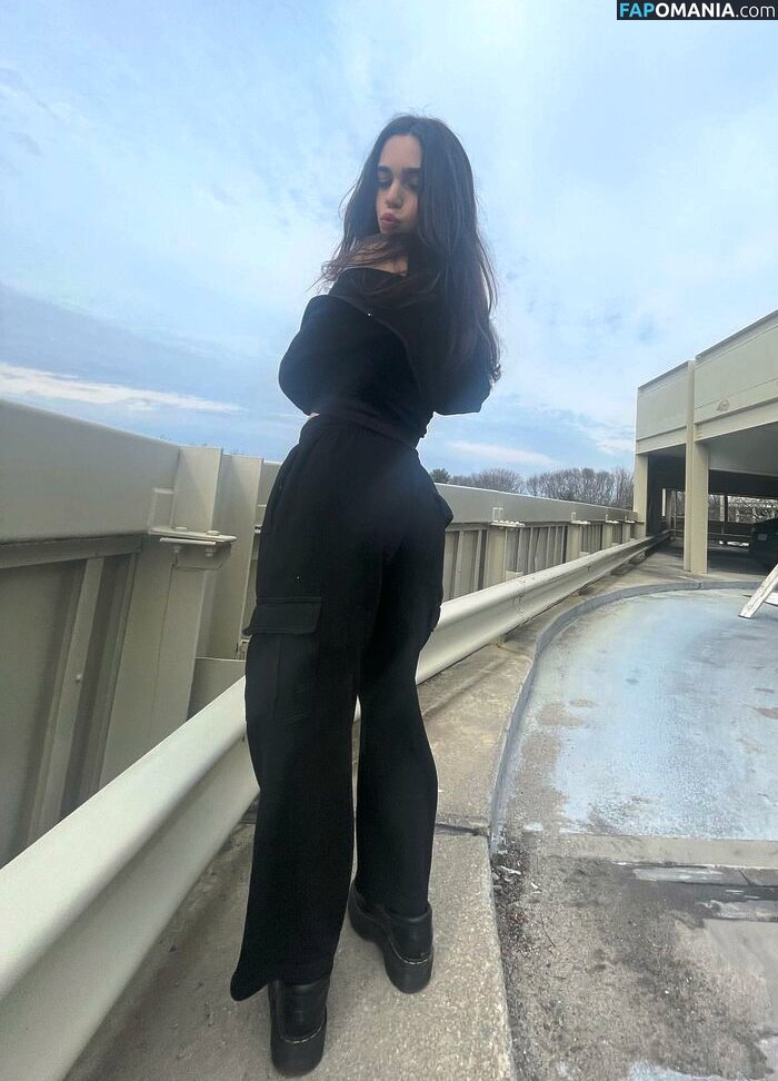 goddesszaria / goddesszariaa / https: / zarrrrrrrrrr3 Nude OnlyFans  Leaked Photo #1