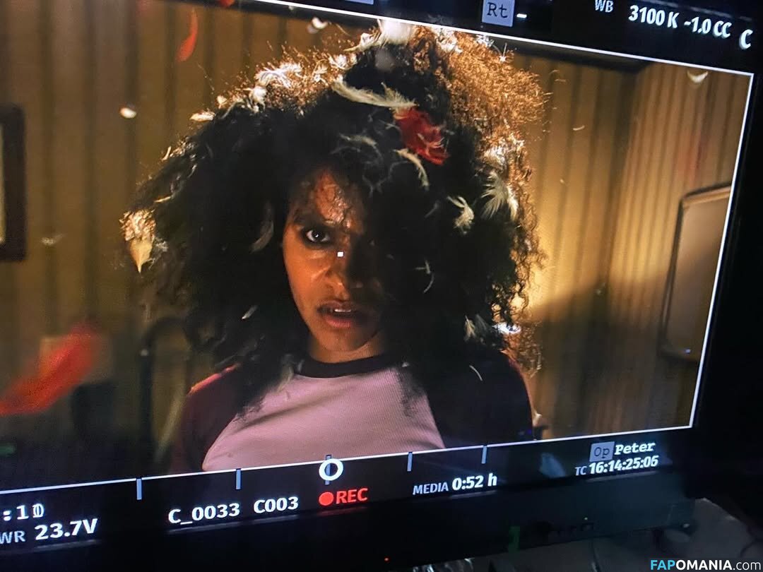 Zazie Beetz / zaziebeetz Nude OnlyFans  Leaked Photo #2