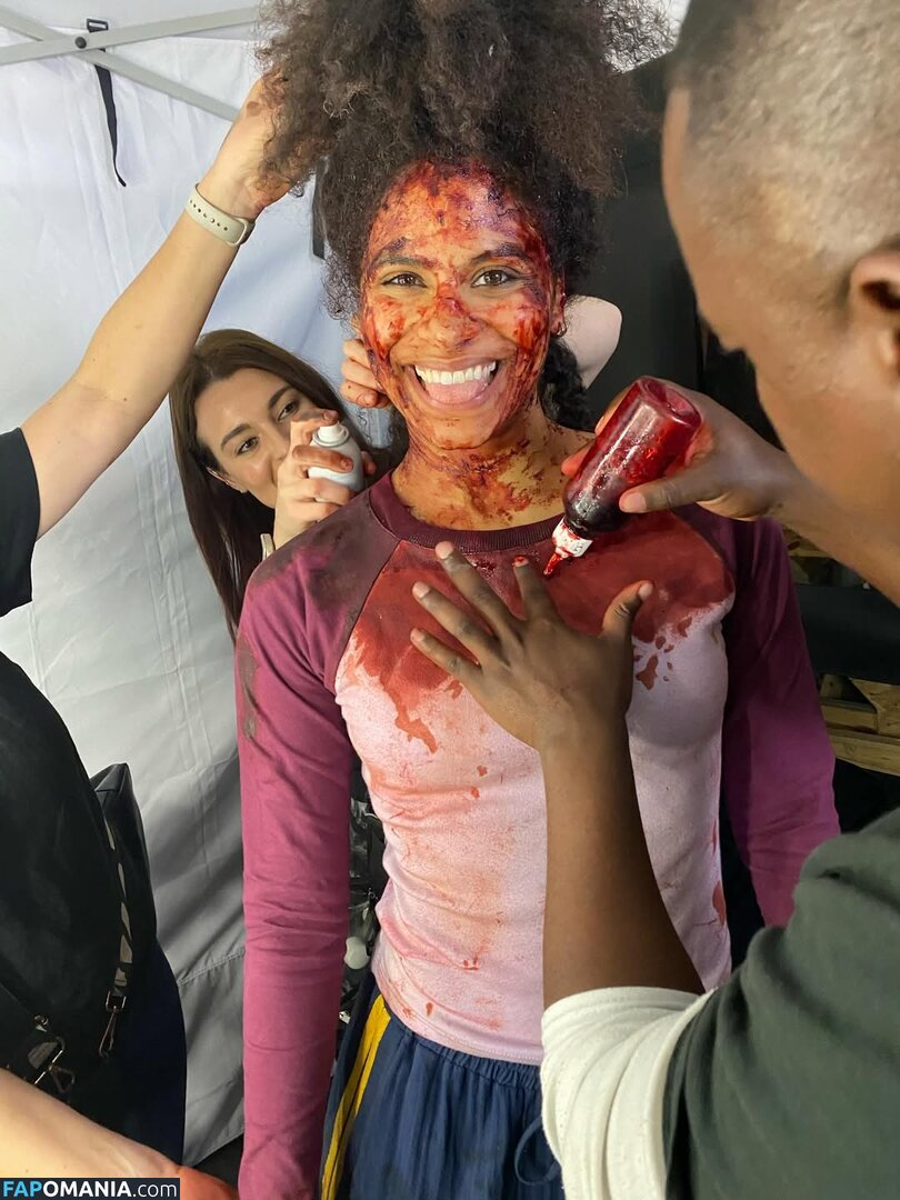 Zazie Beetz / zaziebeetz Nude OnlyFans  Leaked Photo #4
