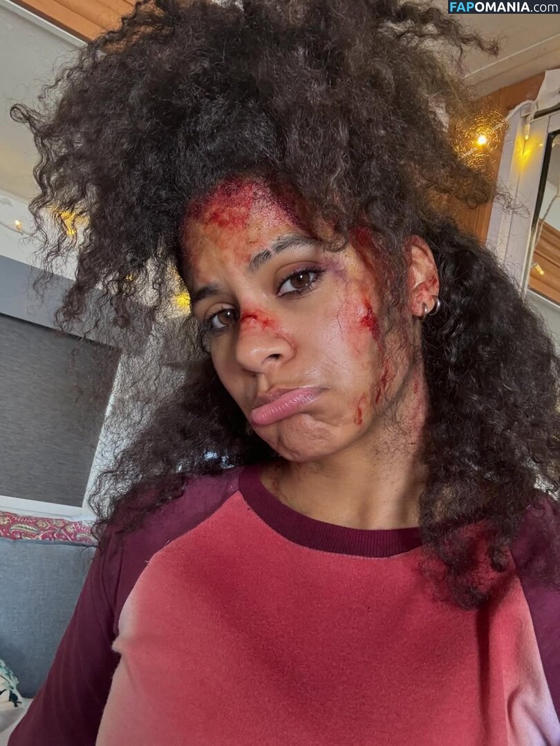 Zazie Beetz / zaziebeetz Nude OnlyFans  Leaked Photo #5