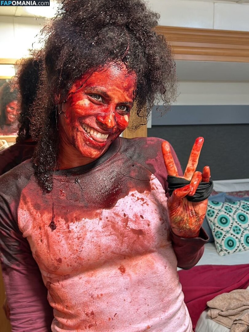 Zazie Beetz / zaziebeetz Nude OnlyFans  Leaked Photo #8