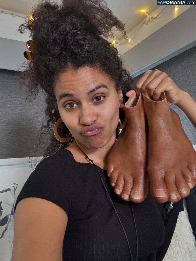 Zazie Beetz / zaziebeetz Nude OnlyFans  Leaked Photo #9