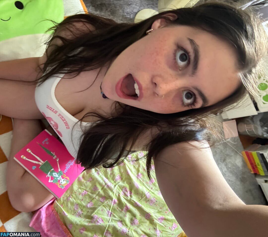 Zobug / snaiIgirl / zobug_ Nude OnlyFans  Leaked Photo #11