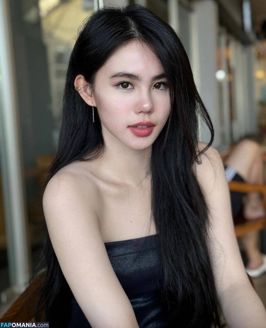 Zoe Levana Nude OnlyFans  Leaked Photo #1