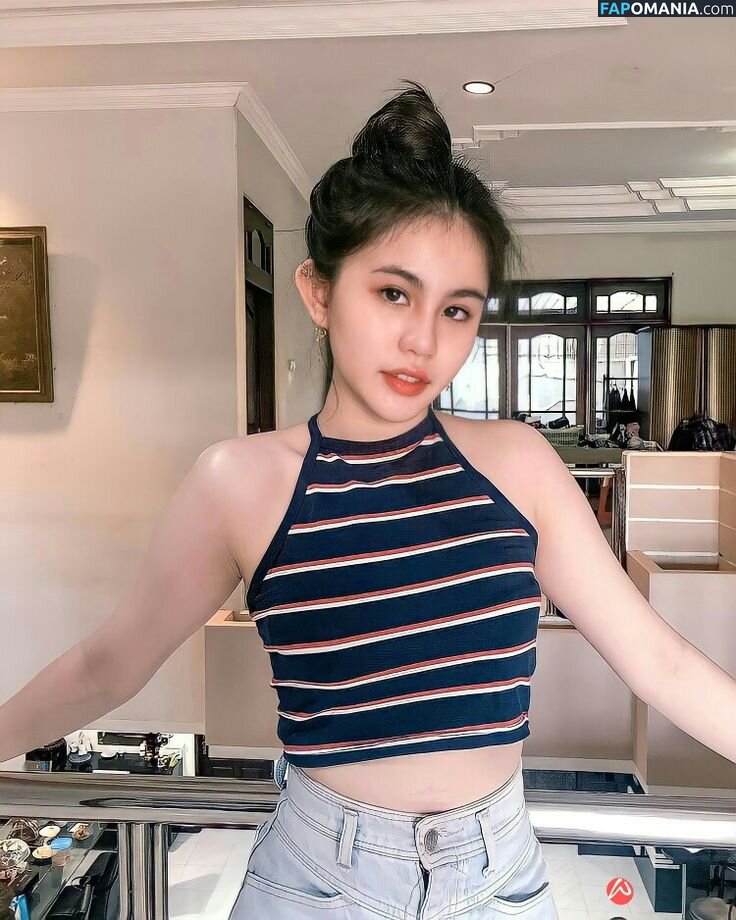 Zoe Levana Nude OnlyFans  Leaked Photo #4