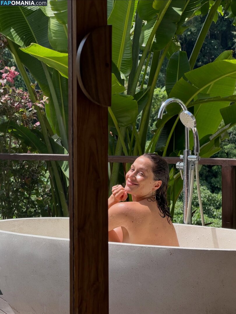 Zoelegavrian _ Zazou_dcy / zoelegavrian Nude OnlyFans  Leaked Photo #2