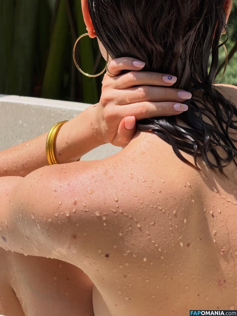 Zoelegavrian _ Zazou_dcy / zoelegavrian Nude OnlyFans  Leaked Photo #4